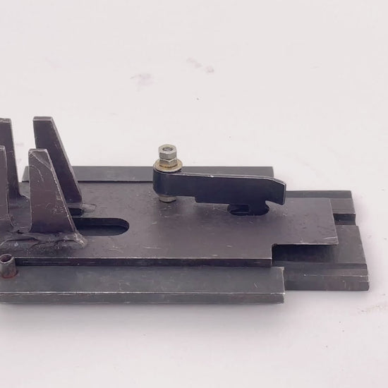 Separating plate for strapping machine