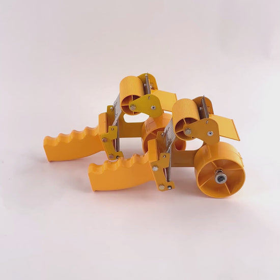 Hand tape dispenser